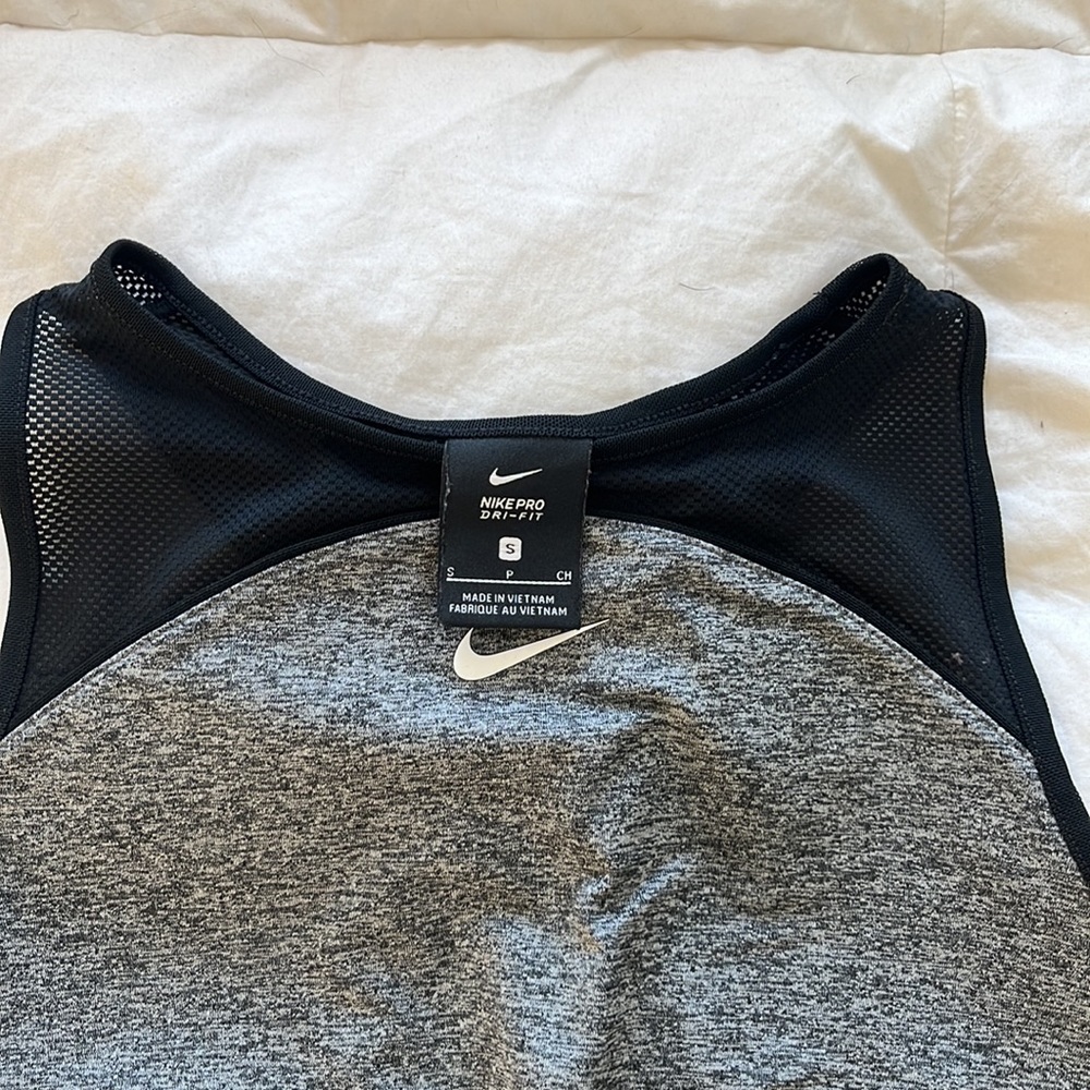 Nike Pro DriFit Cropped Shirt - Picture 2 of 4